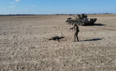 A Russian tank driver gave Ukrainian fighters his tank in return for money award