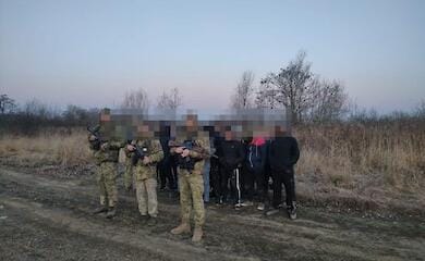 How Ukrainian men try to cross the border: video