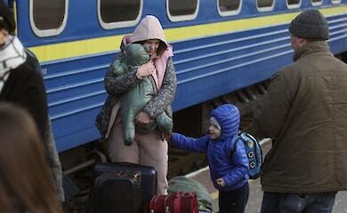What financial support can Ukrainian refugees receive in Poland