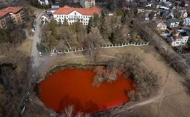 In Vilnius, a “bloody” lake appeared near the Russian embassy (photo)