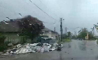 Downpour spreads garbage and cadaveric poison across Mariupol
