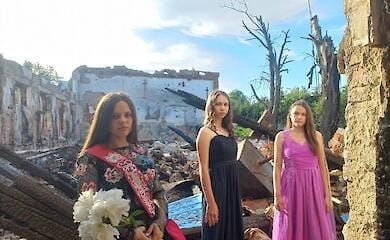 Graduation in ruins: invaders destroyed the childhood of Ukrainian schoolchildren