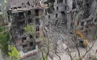 People in Mariupol have access to drinking water once a week