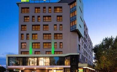 The company, which includes Holiday Inn and InterContinental hotels, announced the termination of all transactions in the Russian market
