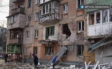 Lie down under tractors: in Mariupol, local residents go to protests