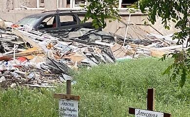 New mass grave with 100 bodies found in Mariupol