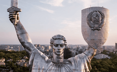 The Ministry of Culture launched a poll "What to do with the coat of arms of the USSR on the shield of the Motherland?"