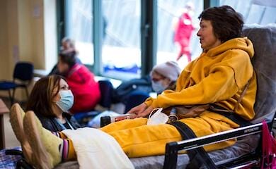 Where to contact people with disabilities who want to evacuate