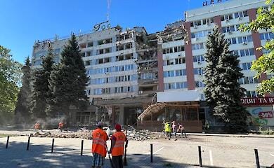 The Russians again fired at Nikolaev. There are wounded. Destroyed hotel and shopping center