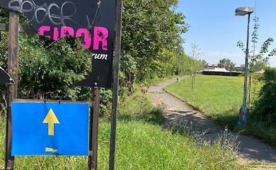 Tent camp in Prague welcomed Roma from Ukraine