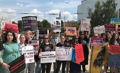 Relatives and friends of the defenders of Mariupol took to the streets with a rally