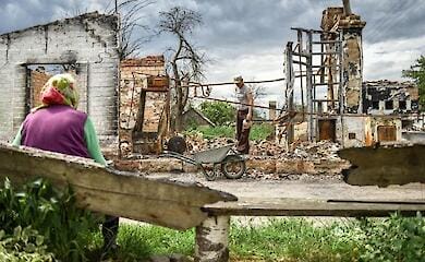 The state guarantees payments to the evacuees, housing