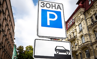 In Kyiv, the fee for parking cars has been temporarily canceled