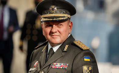 Zaluzhny asks to allow certain categories of Ukrainians to travel abroad