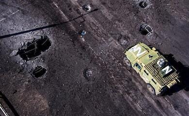 Russia likely wants to build a new "bridge" of barges near Kherson