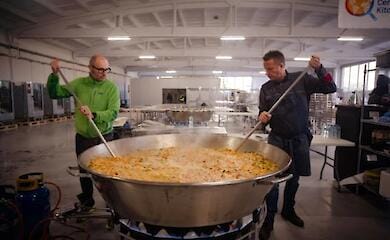 How does WCK which feeds Ukrainians affected by the war work