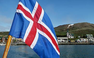 The Russian Foundation offered money to reporters from Iceland