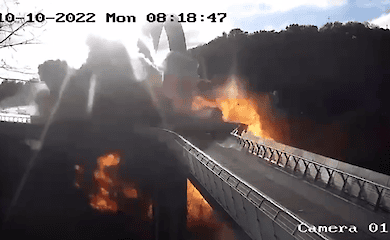 Pedestrian bridge in the center of Kyiv survived the shelling