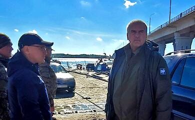 Antonovsky bridge and the crossing came under missile attack