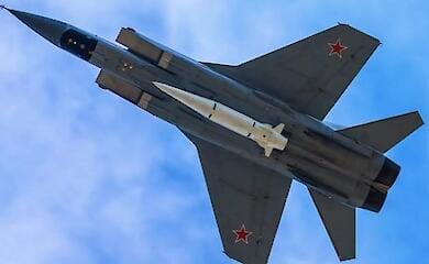Is Russia Ready to Use "KINJAL" Hypersonic Missiles against Ukraine