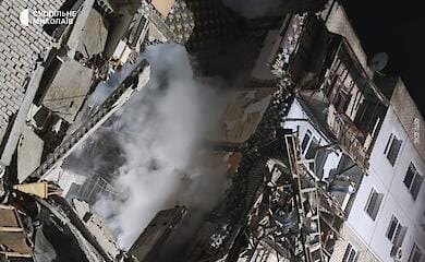 Russian troops hit a five-storey building in Mykolayiv overnight