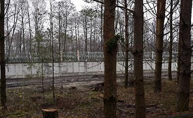 Ukraine builds wall on border with Belarus