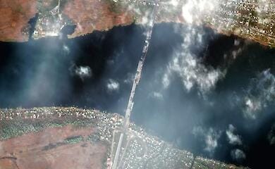 American company Maxar published satellite images of the Antonov Bridge after the explosion
