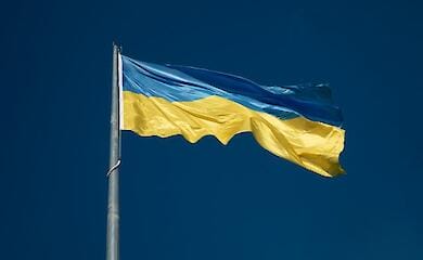 AFU fighters raise Ukrainian flag over Antonov bridge