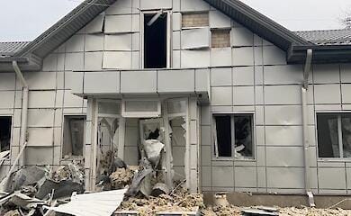 Russia hits Zaporizhzhya suburb with missiles again