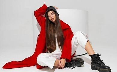 What will be the fashion colors in clothes in 2023