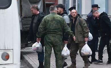 Mobilised Russian Federation deprived of communications, but handed out pornographic magazines for motivation