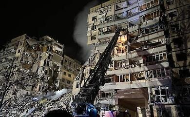 Death toll in Dnipro rises to five. Survivors removed by cranes