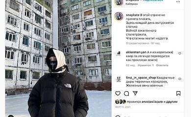 Russians go to Mariupol, which they destroyed, to have their photos taken against the ruins