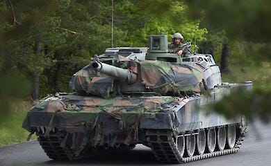 Macron has not ruled out handing over France tanks to Ukraine