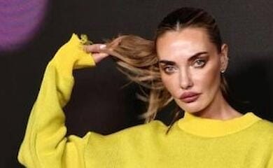 Ukrainian supermodel Alina Baykova appeared in a dress with an appeal to Putin at the opening of Fashion Week