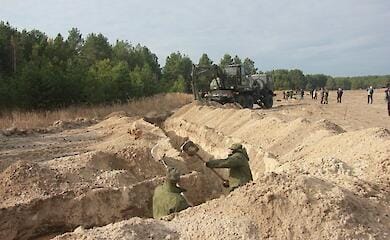 Occupiers have not paid Central Asian workers for building trenches in Zaporizhzhya Region