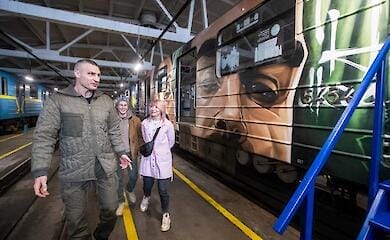Kiev metro launches patriotic art train