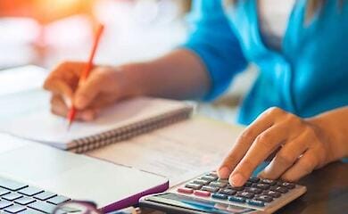 Ukrainian refugees have until May to file income tax returns