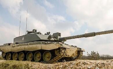 Ukrainians complete their training on Challenger tanks in Britain