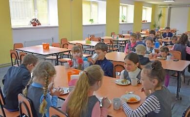 Children whose parents defend Ukraine will be provided with free meals in Kyiv