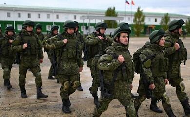 How many Russian military personnel are in the temporarily occupied territories of southern Ukraine