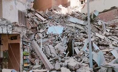 A 13-storey building with tourists collapses in Egypt: people trapped under rubble