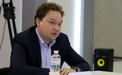 The expert believes that an armed mutiny will have a direct impact on the morale of the occupying forces