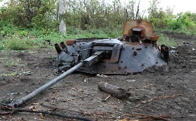 In the Tavrika direction, the occupants are forced to transfer units from other places