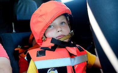 "White Angel" took children out of shelled Toretsk (video, photo)