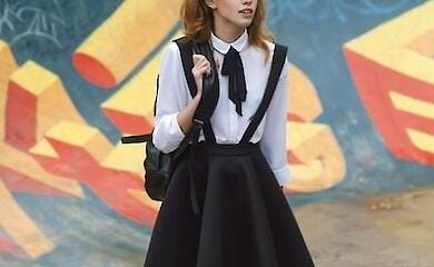 How to choose a fashionable school uniform for teenagers