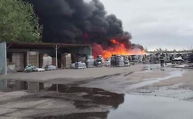 Fire in the Moscow region: a warehouse on fire in Ramenskoye