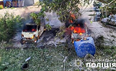 Russian Federation shelled Kurakhovo, police rescued a woman from under the rubble (video, photo)