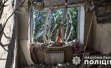 Russian Federation shelled Kurakhovo, police rescued a woman from under the rubble (video, photo)
