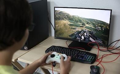 School students in Lviv learn to fly drones